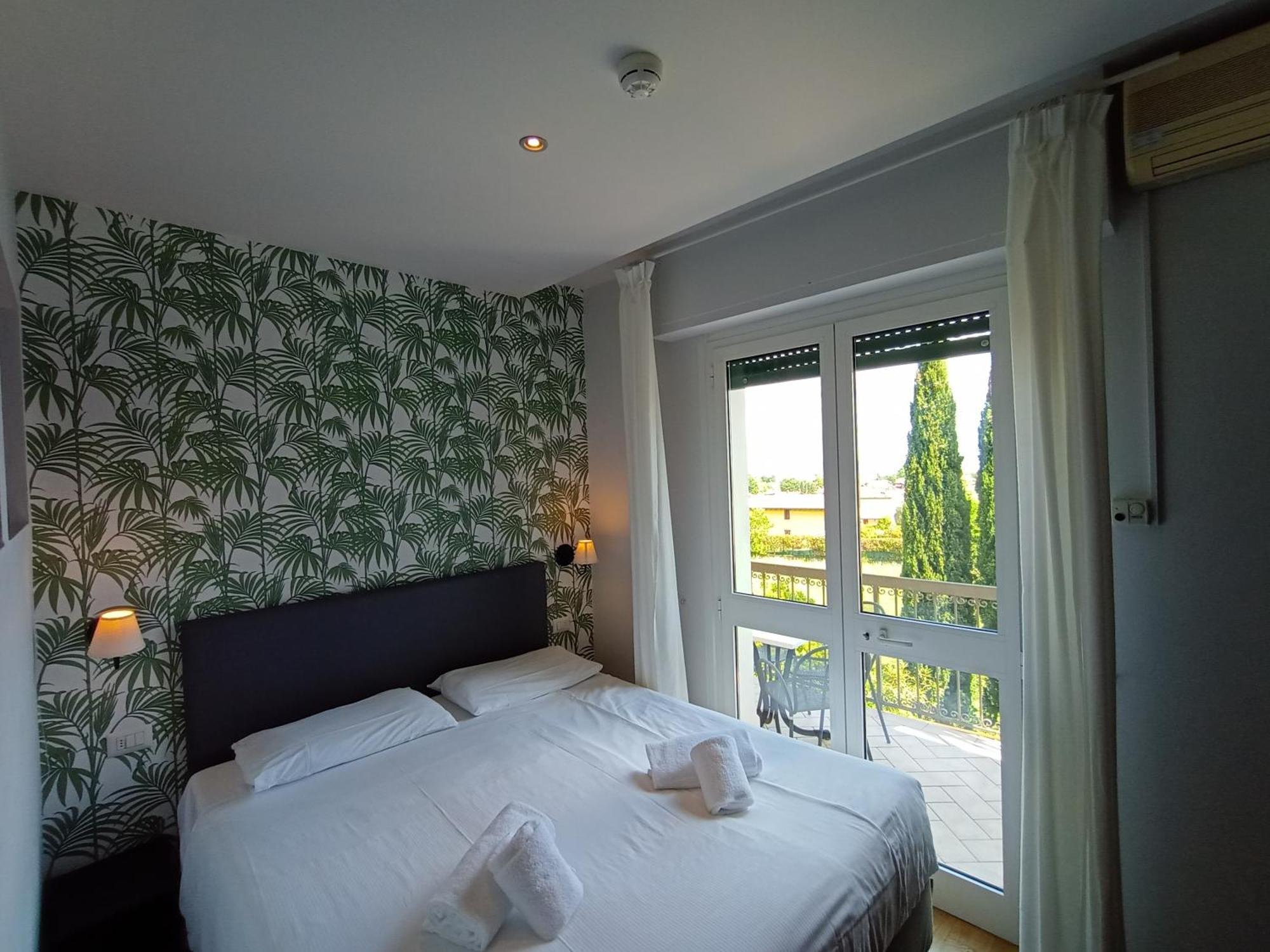 Park Residence Il Gabbiano Moniga del Garda Exterior photo