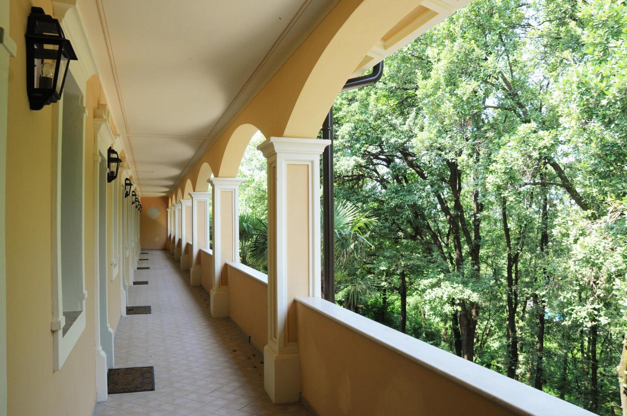 Park Residence Il Gabbiano Moniga del Garda Exterior photo